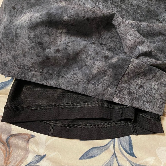 Men’s XS Lulu shorts with liner - Picture 3 of 5